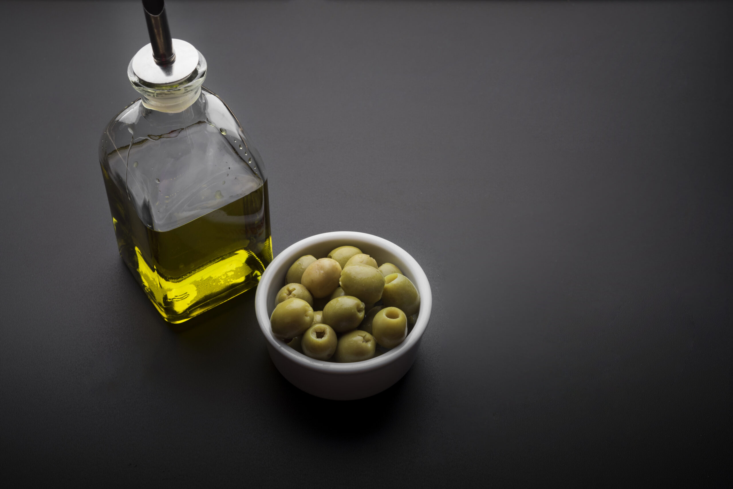 Olive Oil for Skin: Benefits, Risks, How to Use It & Best Practices (2026 Guide)